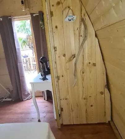 Bed and breakfast lodge LES MURIERS cabane de la tortue